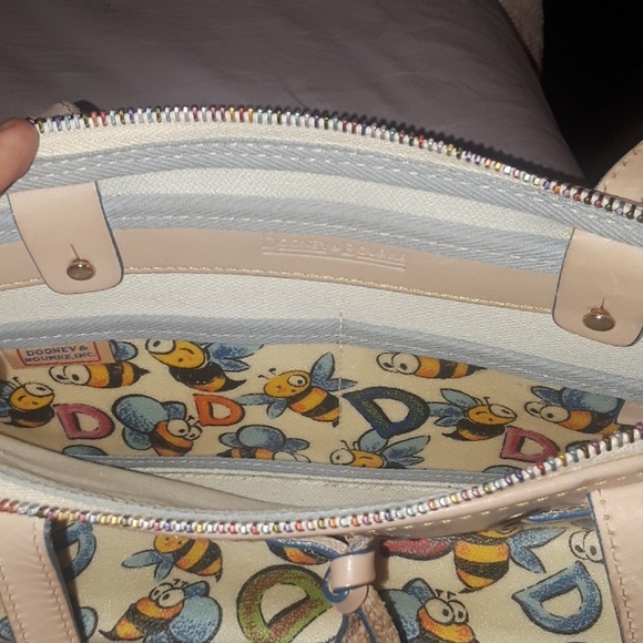 Authentic dooney and bourke bumblebee purse - Picture 5 of 6